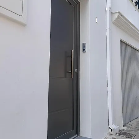 Apartment Smyrnis *